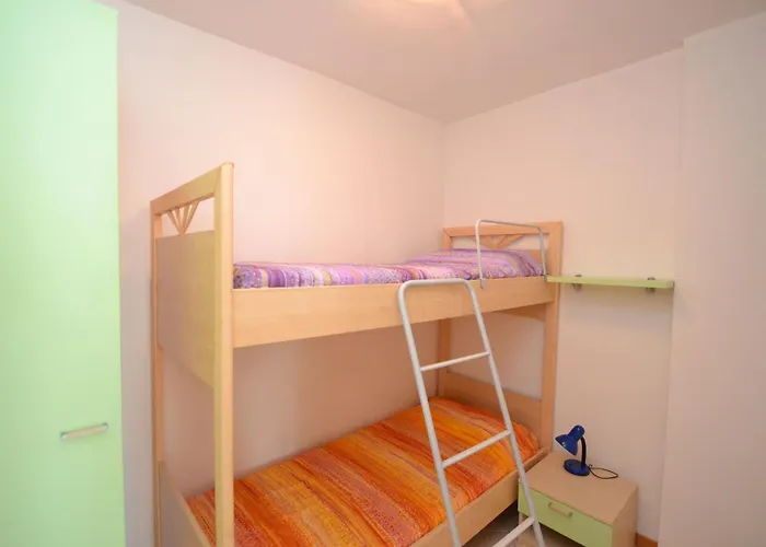 One-bedroom With Sea View Apartment *